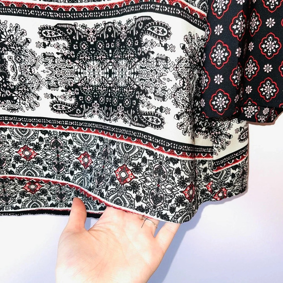 Francesca’s Miami Black & Red Boho Printed Bell Sleeve Blouse Small Women’s - Picture 6 of 10